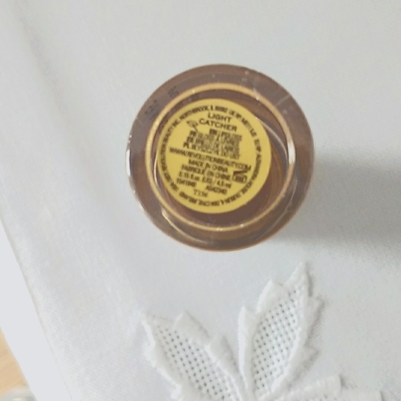 Revolution Shimmer Bomb lipgloss - Picture 4 of 4